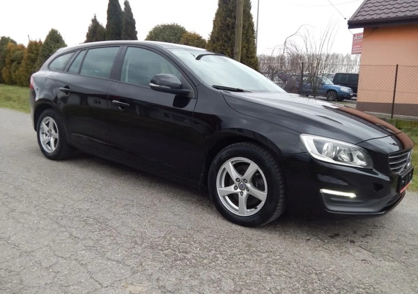 Volvo V60 cena 33900 przebieg: 219000, rok produkcji 2014 z Drohiczyn małe 121